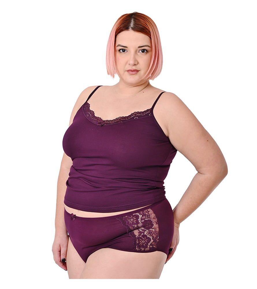 High-waisted panties with lace on the side