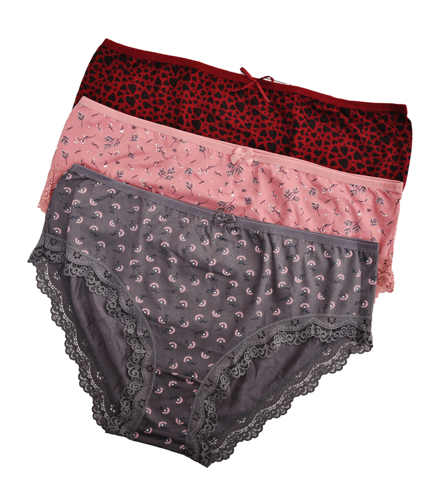 Plus size panties with lace